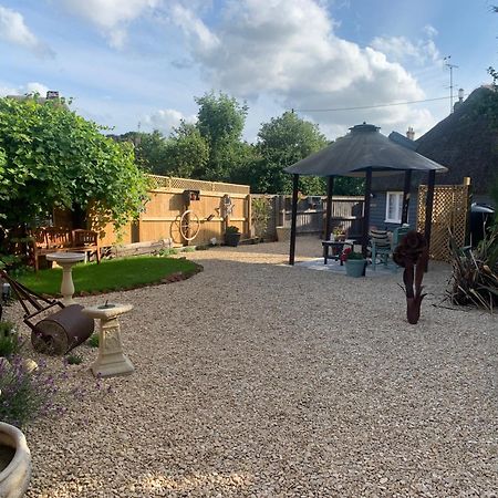 The Shack - Thatched Self Contained Annex Collingbourne Ducis Exterior photo
