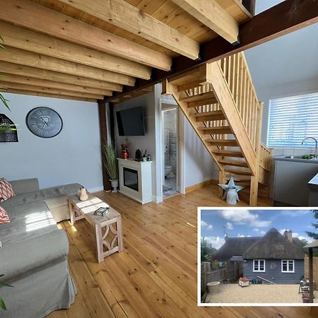 The Shack - Thatched Self Contained Annex Collingbourne Ducis Exterior photo