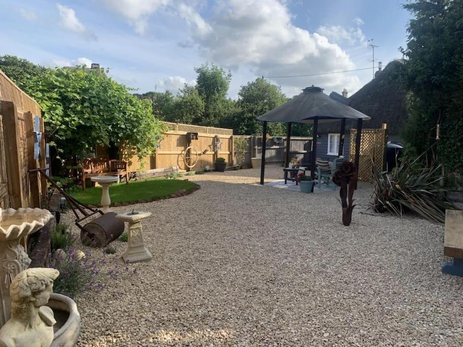 The Shack - Thatched Self Contained Annex Collingbourne Ducis Exterior photo